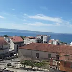 Mila * Podstrana