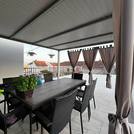 Mila Apartmán Podstrana